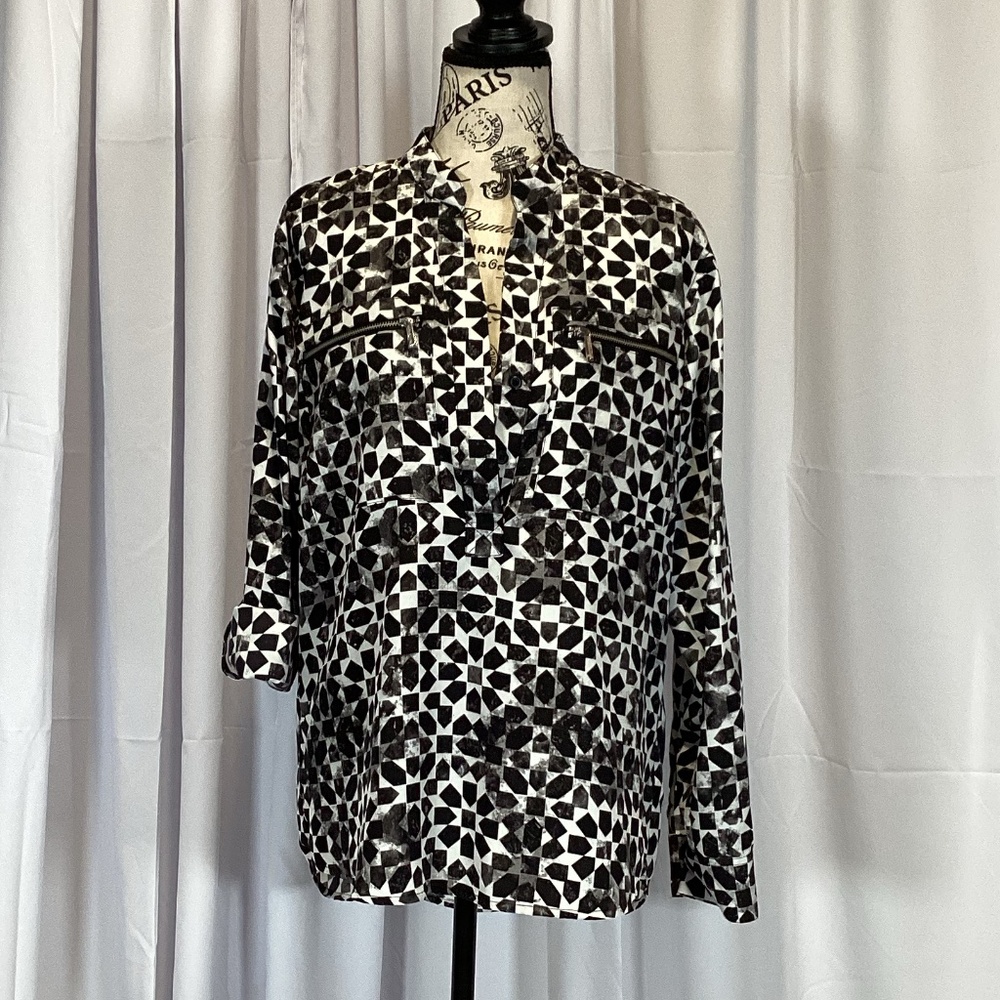 1491. Michael Kors Black & White Button-Up Blouse NWT Small